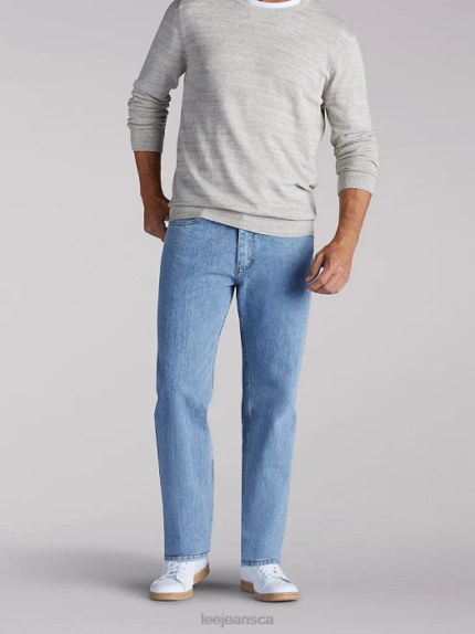 Lee Men Relaxed Fit Straight Leg Jeans Worn Light Clothing 480T567