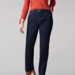 Lee Women Instantly Slims Relaxed Fit Straight Leg Jean Classic Fit (Petite) Hertiage Clothing 480T36