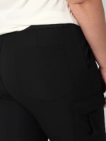 Lee Women Ultra Lux with Flex-to-Go Seamed Cargo Straight Leg Pant (Plus) Unionall Black Clothing 480T233 - Image 4